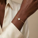 Model wearing Onyx Lumière Pearl-Effect Bracelet